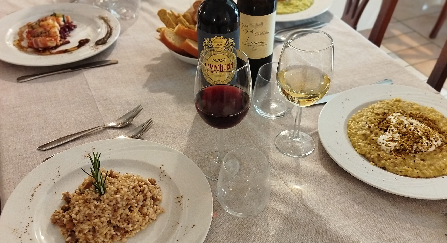 Dettaglio della tavola apparecchiata e mise en place Ristorante Alla Torre